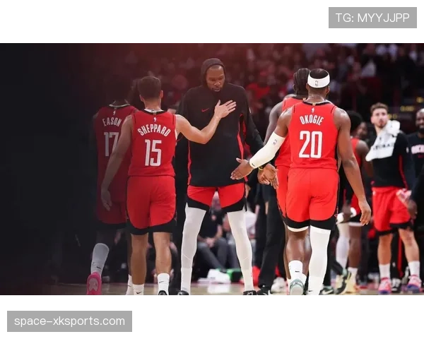 卡佩拉投进生涯首个三分球，灰熊火箭比赛现历史时刻